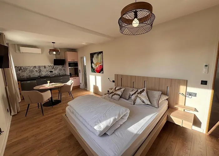 - Domaine De Lagouargette فيلة Lias